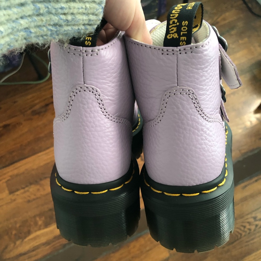 Dr. Martens - lilac Devon boots w flower buckle - Picture 7 of 9
